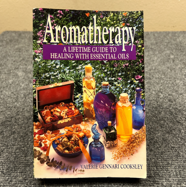 Aromatherapy: A Lifetime Guide to Healing with Essential Oils